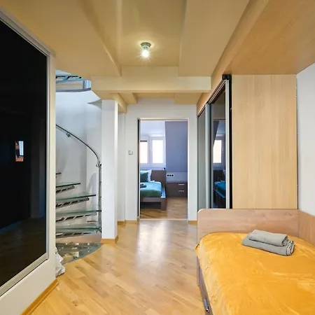 3 Floor Luxury 150 M2- Downtown View Apartment